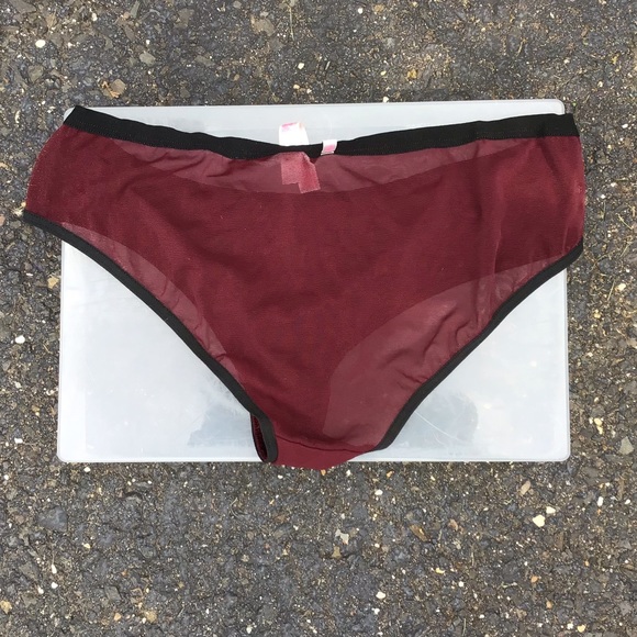 2 pairs of Victoria Secret panties w pair of socks - Picture 2 of 6